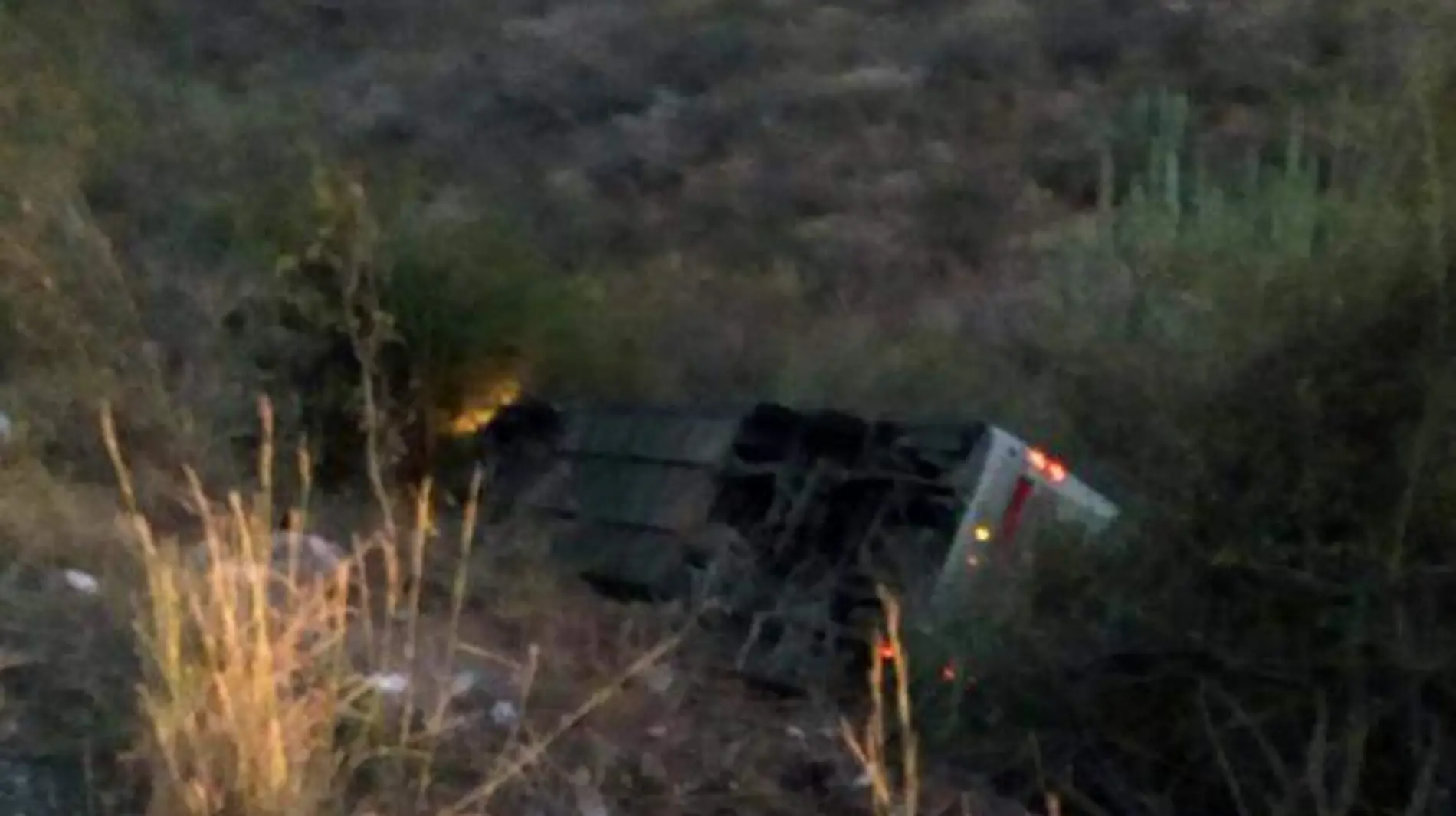 CAmión volteado en tlapa